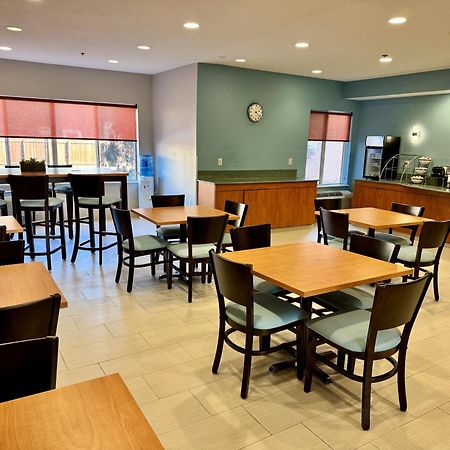 Days Inn & Suites By Wyndham Madison Zewnętrze zdjęcie