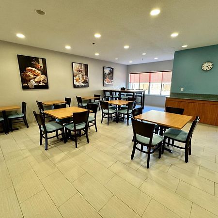 Days Inn & Suites By Wyndham Madison Zewnętrze zdjęcie