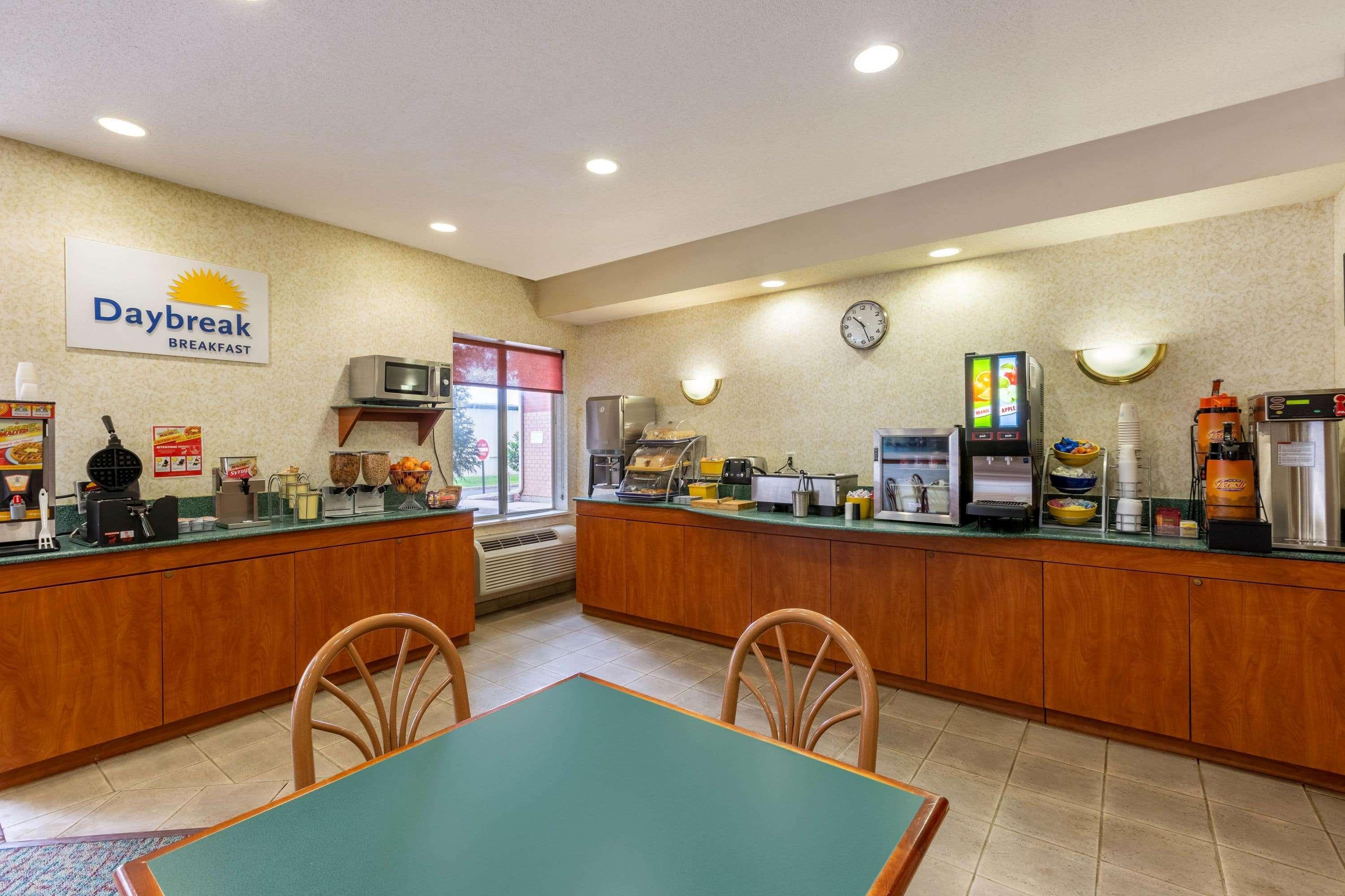 Days Inn & Suites By Wyndham Madison Zewnętrze zdjęcie