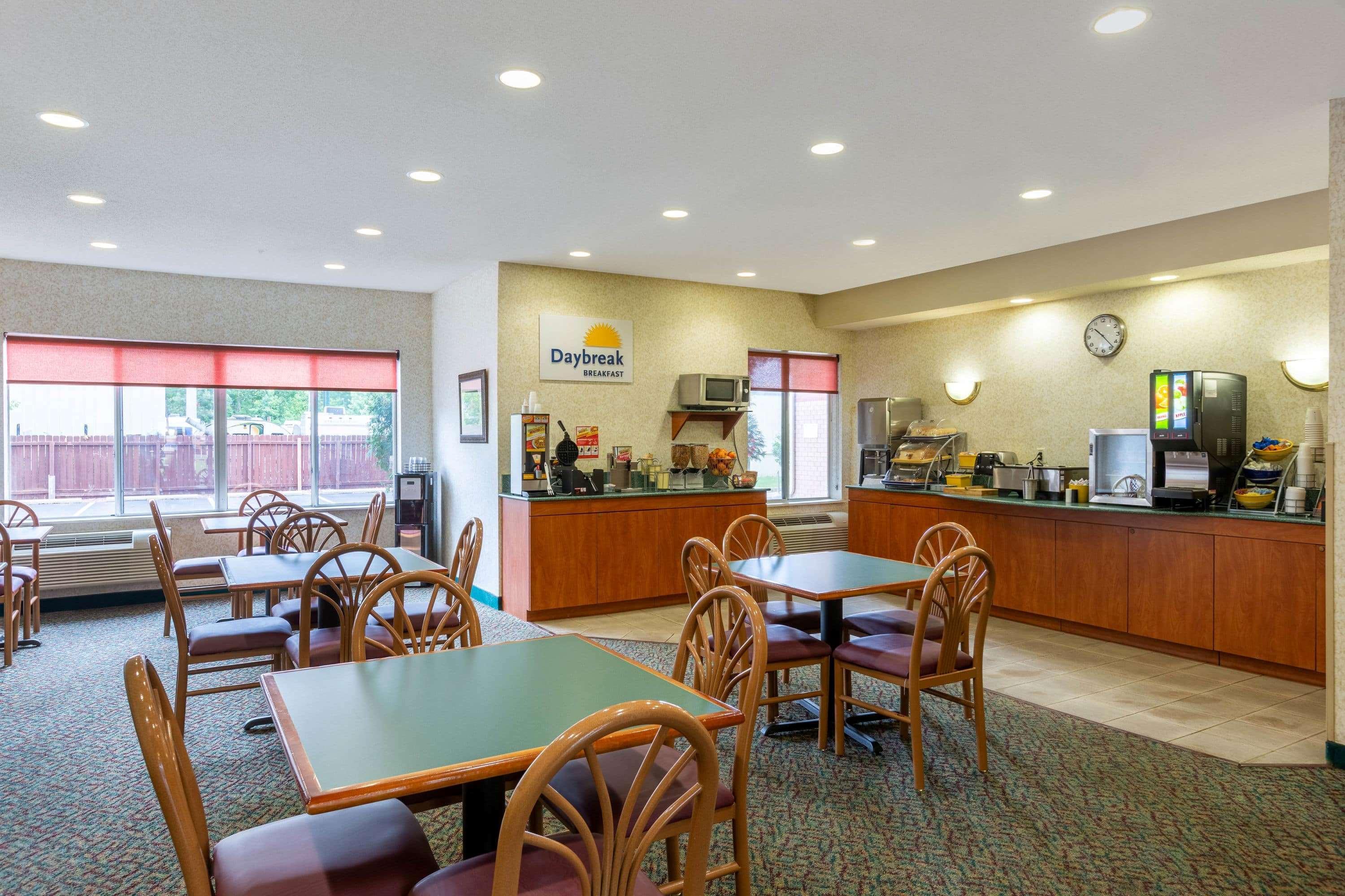 Days Inn & Suites By Wyndham Madison Zewnętrze zdjęcie