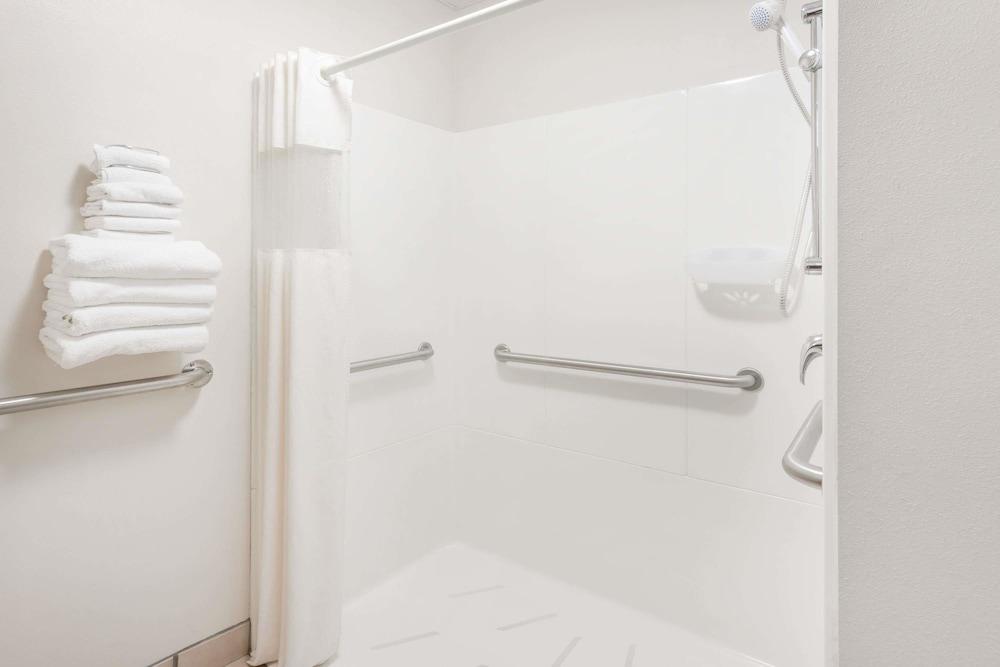 Days Inn & Suites By Wyndham Madison Zewnętrze zdjęcie