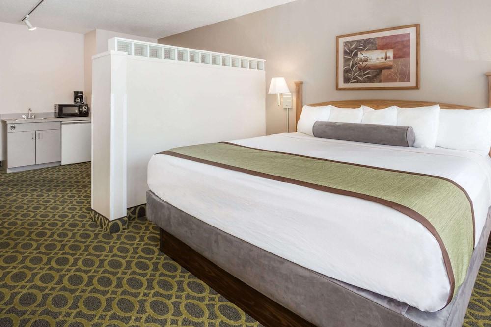 Days Inn & Suites By Wyndham Madison Zewnętrze zdjęcie