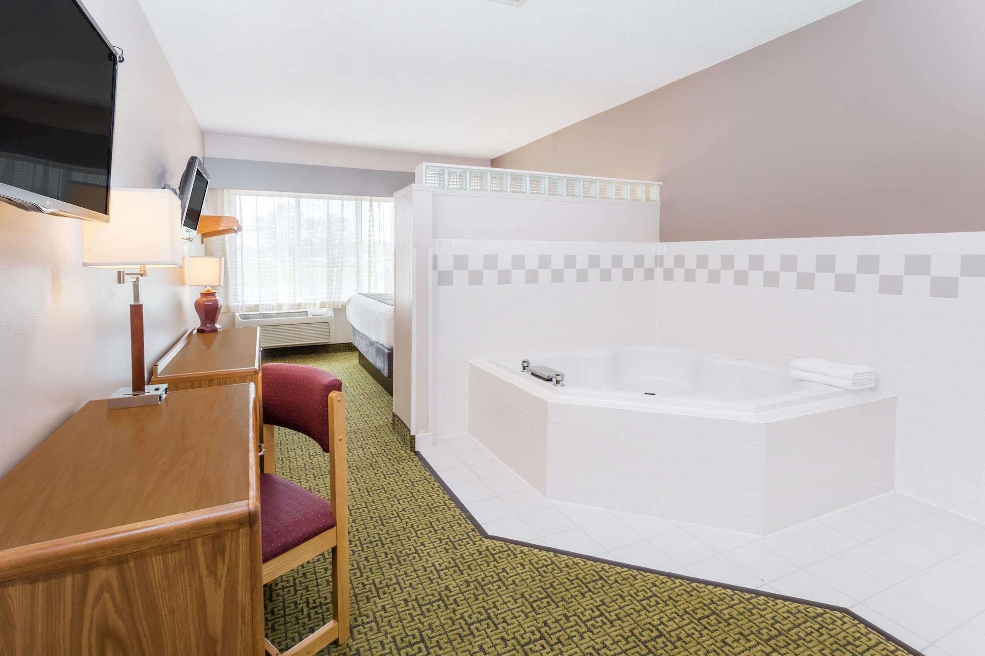 Days Inn & Suites By Wyndham Madison Zewnętrze zdjęcie