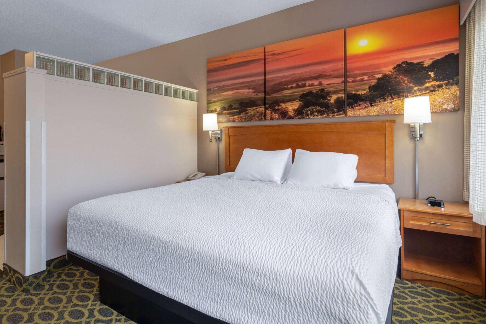 Days Inn & Suites By Wyndham Madison Zewnętrze zdjęcie