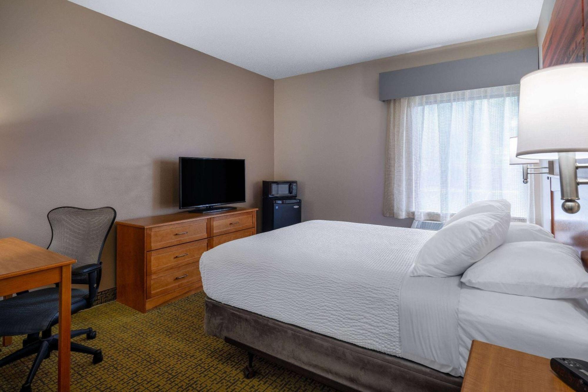Days Inn & Suites By Wyndham Madison Zewnętrze zdjęcie