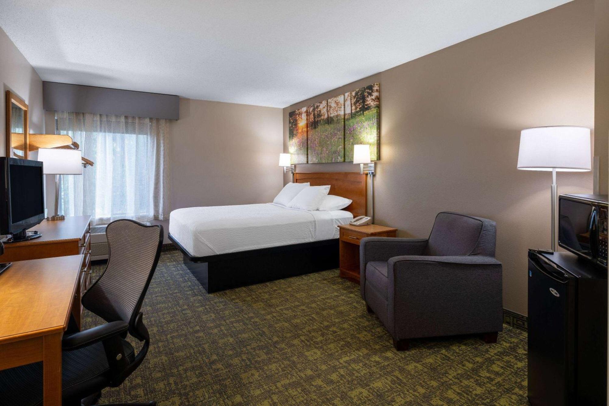 Days Inn & Suites By Wyndham Madison Zewnętrze zdjęcie