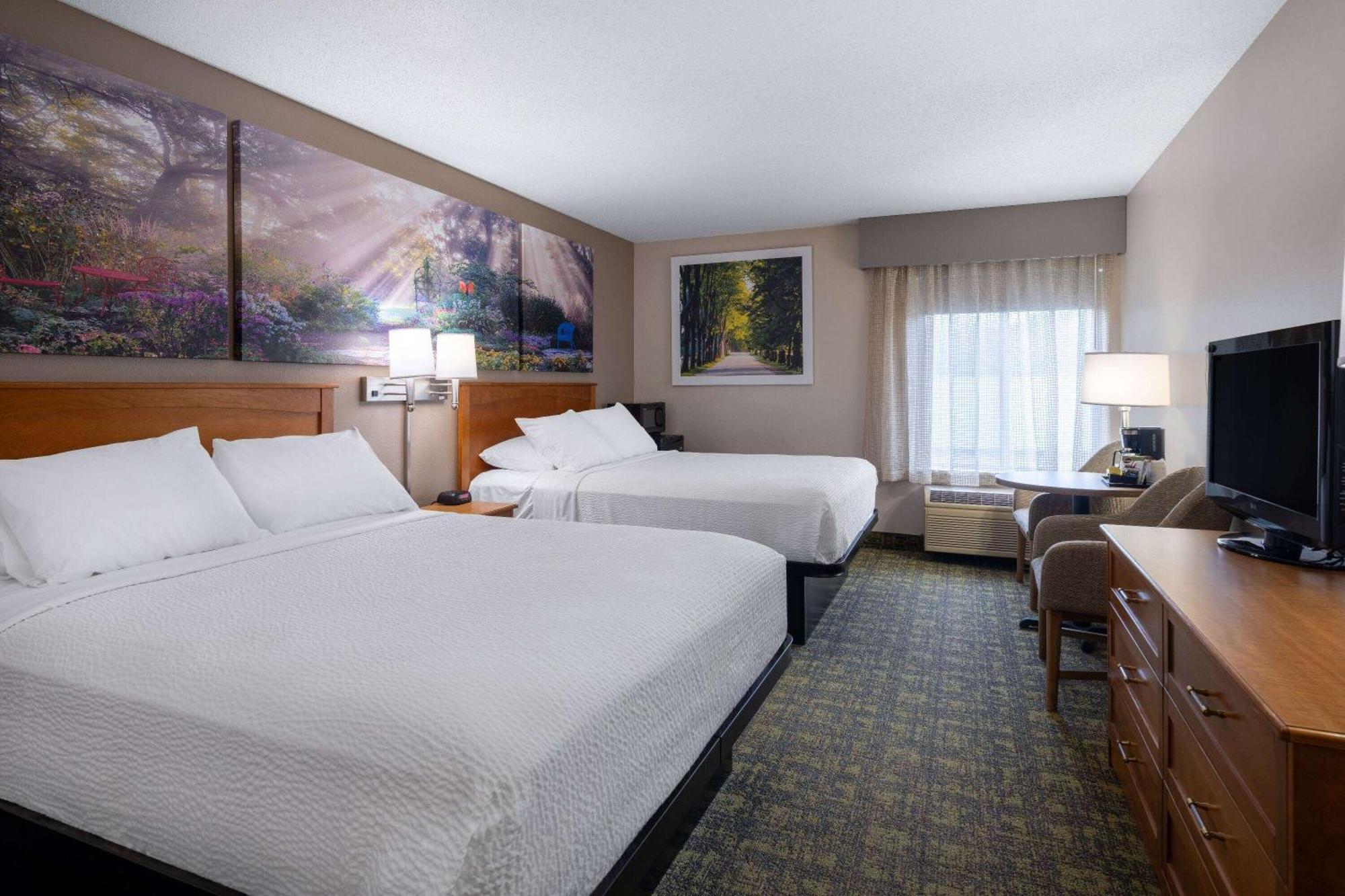 Days Inn & Suites By Wyndham Madison Zewnętrze zdjęcie