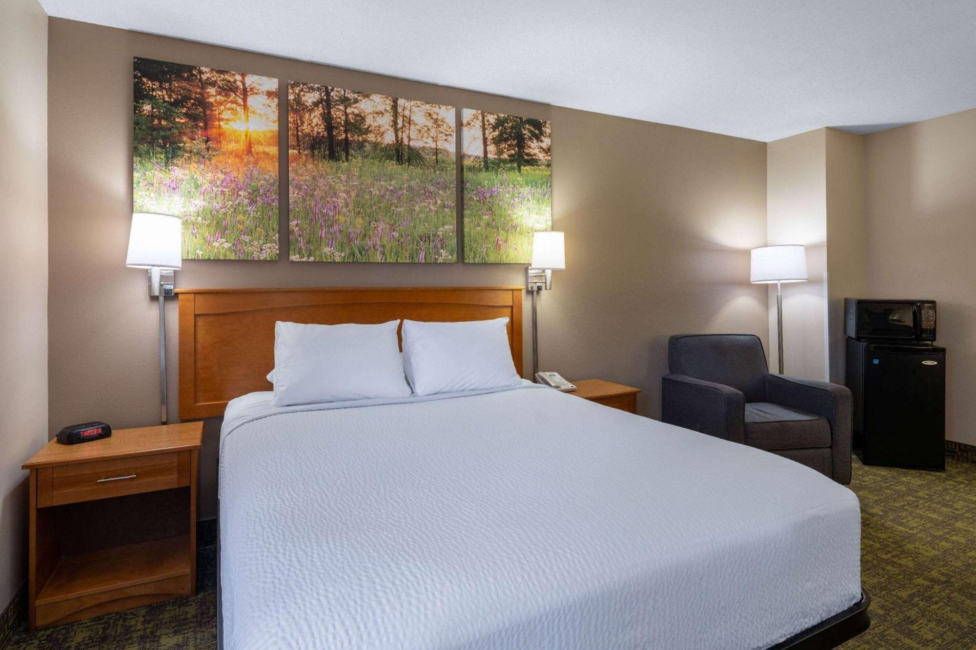 Days Inn & Suites By Wyndham Madison Zewnętrze zdjęcie