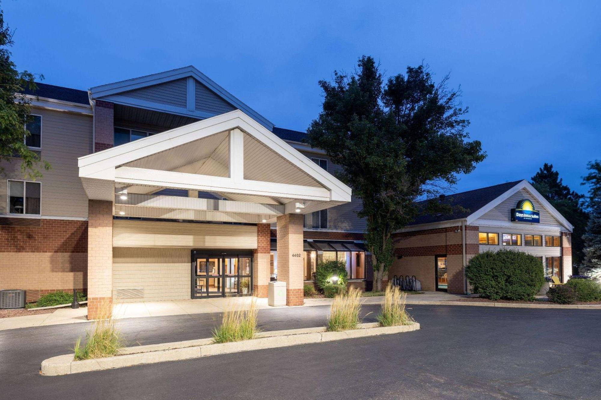 Days Inn & Suites By Wyndham Madison Zewnętrze zdjęcie