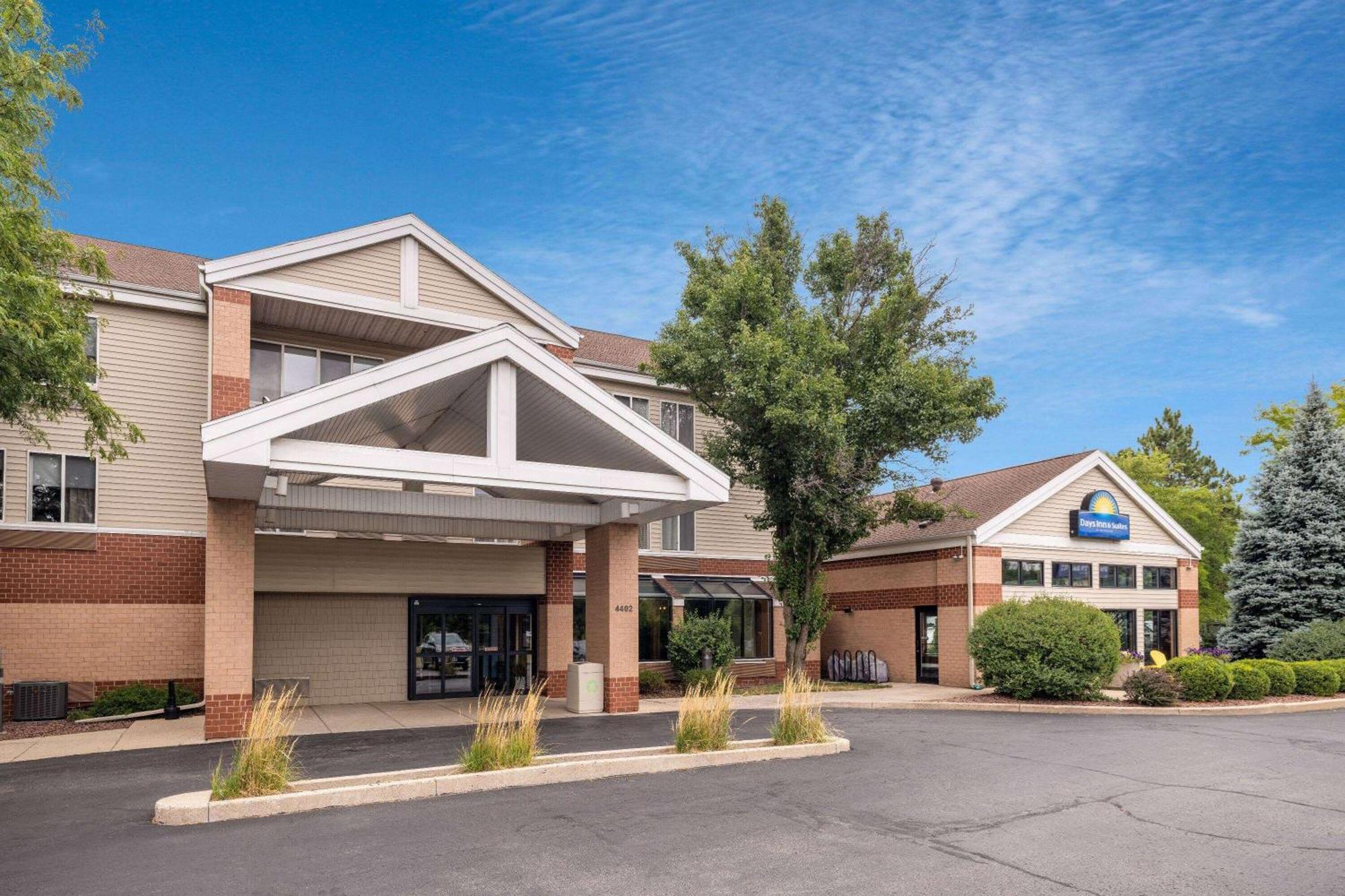 Days Inn & Suites By Wyndham Madison Zewnętrze zdjęcie