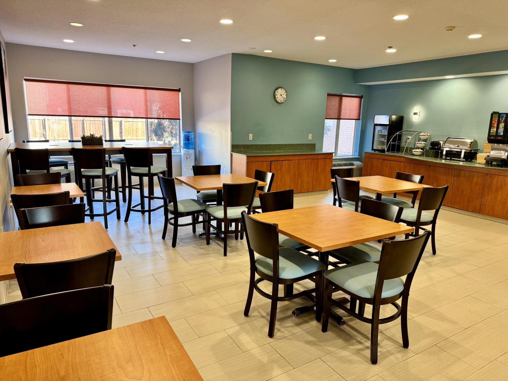 Days Inn & Suites By Wyndham Madison Zewnętrze zdjęcie