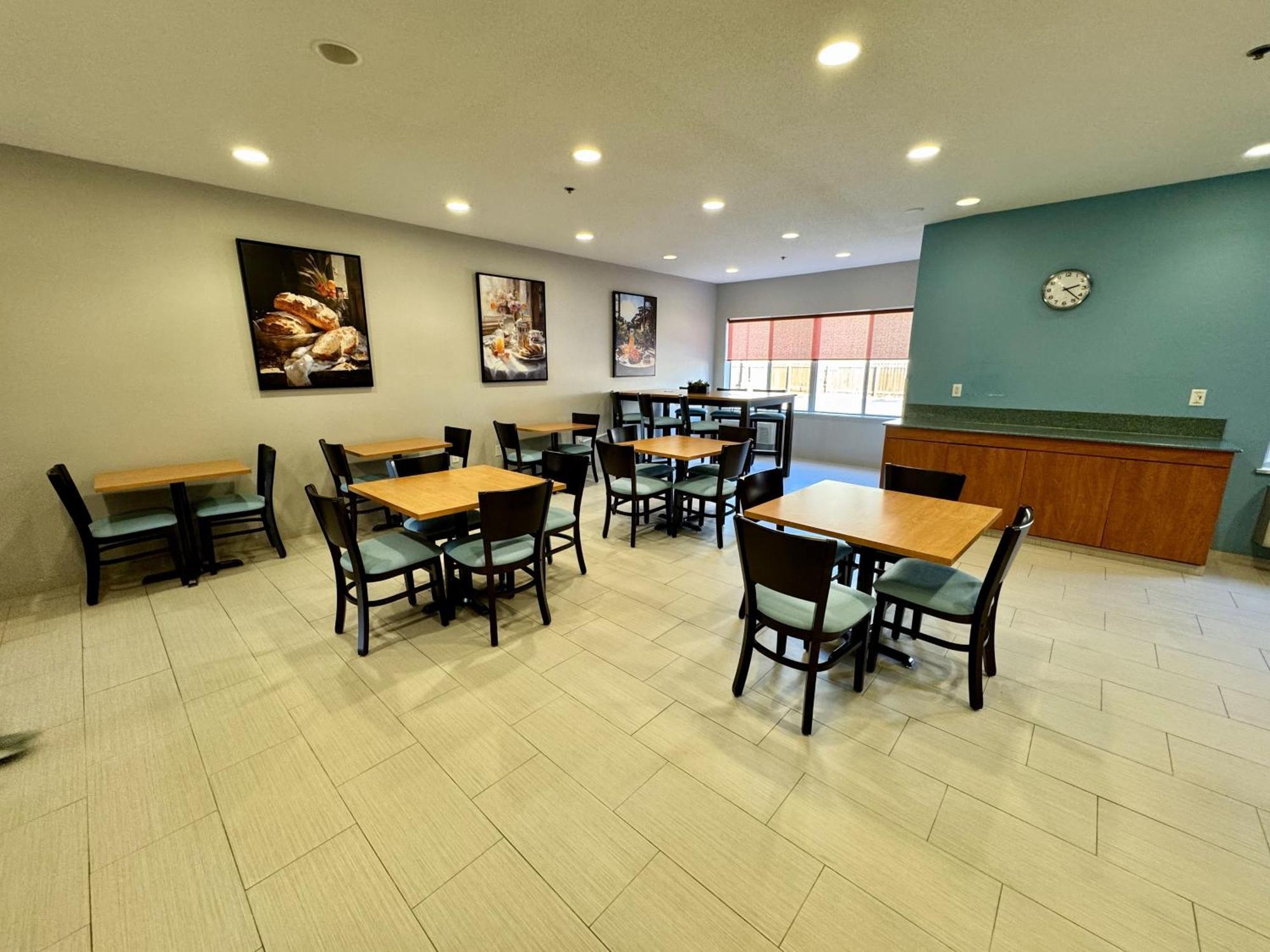 Days Inn & Suites By Wyndham Madison Zewnętrze zdjęcie