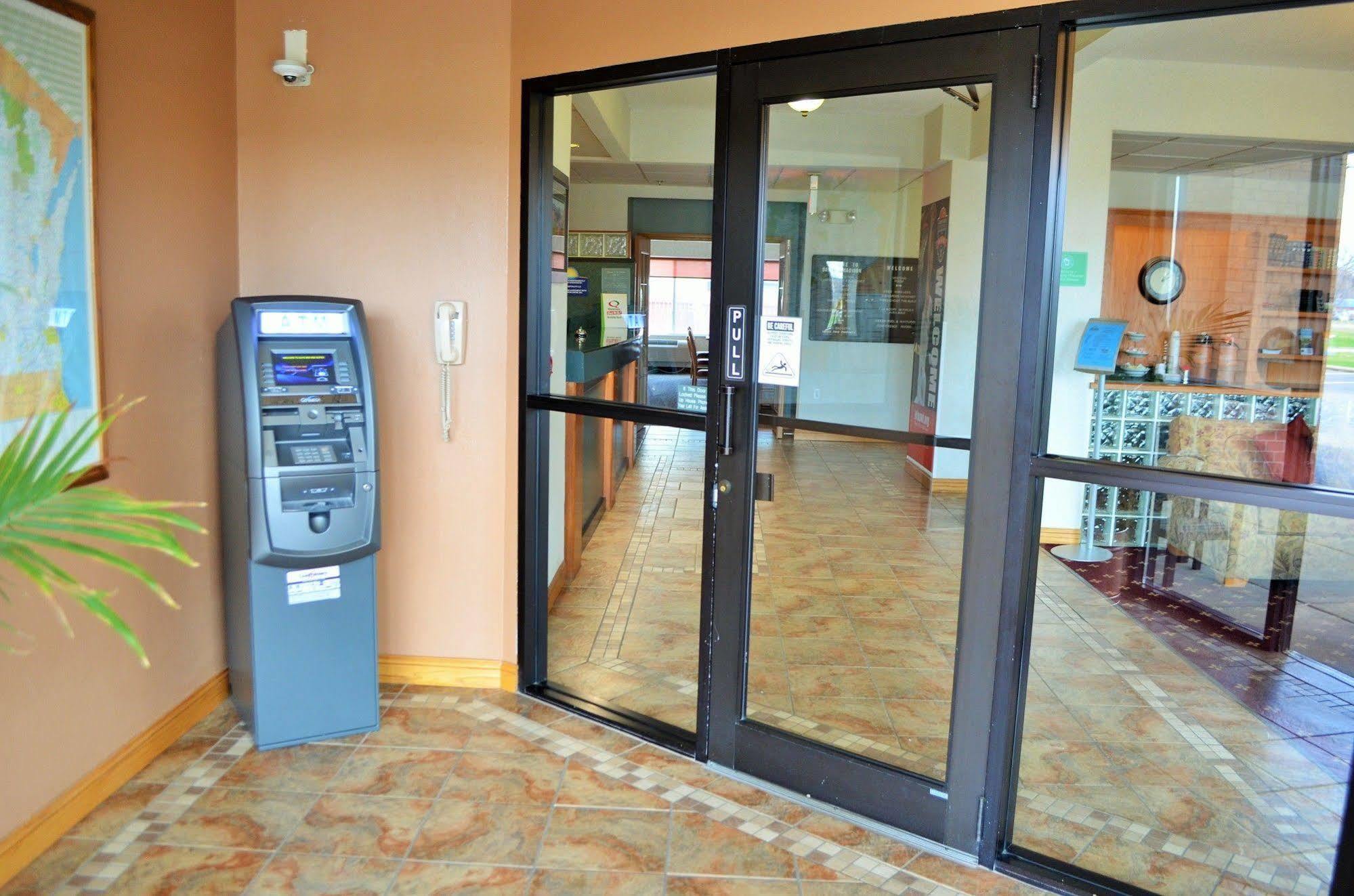 Days Inn & Suites By Wyndham Madison Zewnętrze zdjęcie