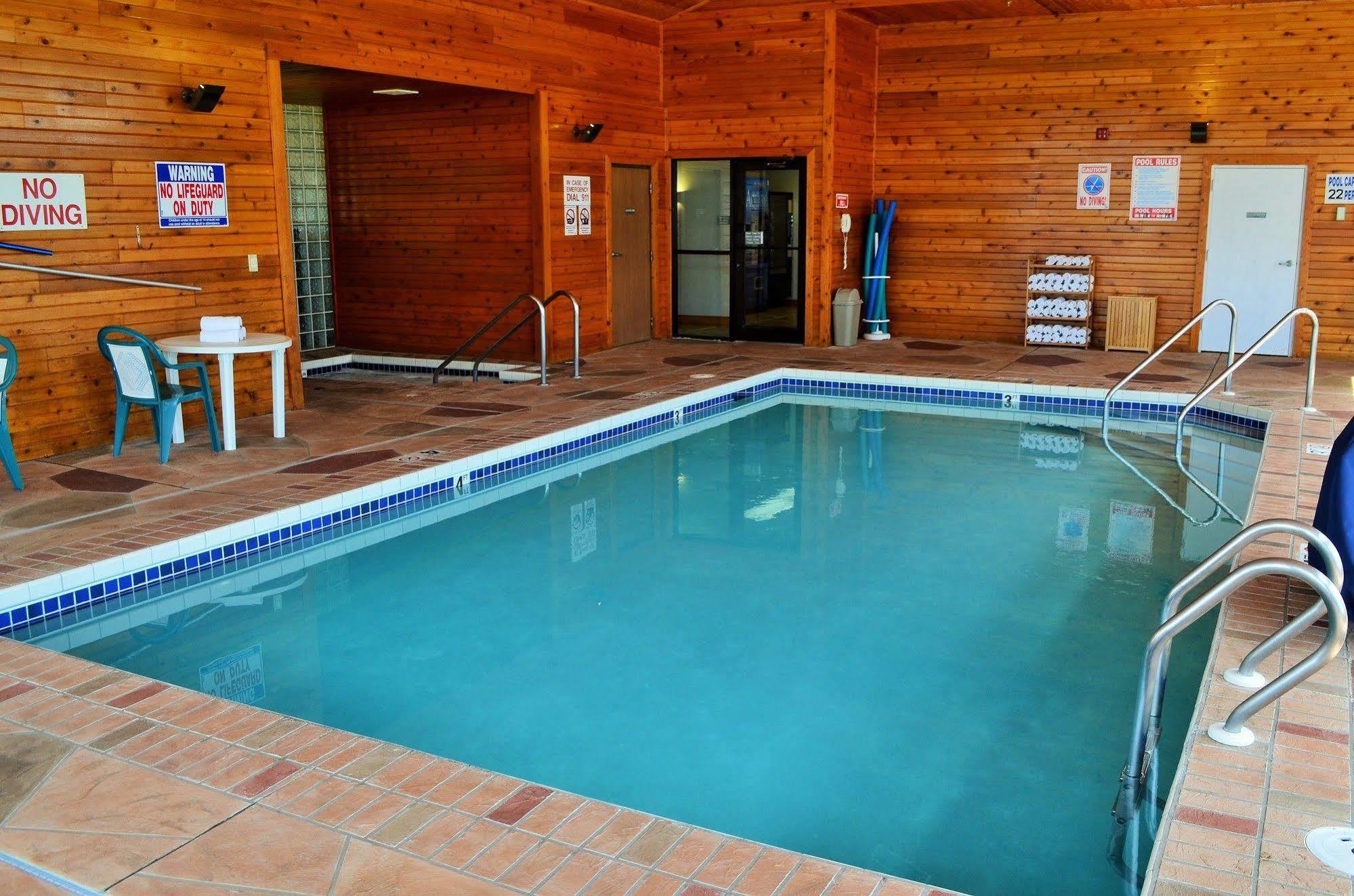 Days Inn & Suites By Wyndham Madison Zewnętrze zdjęcie