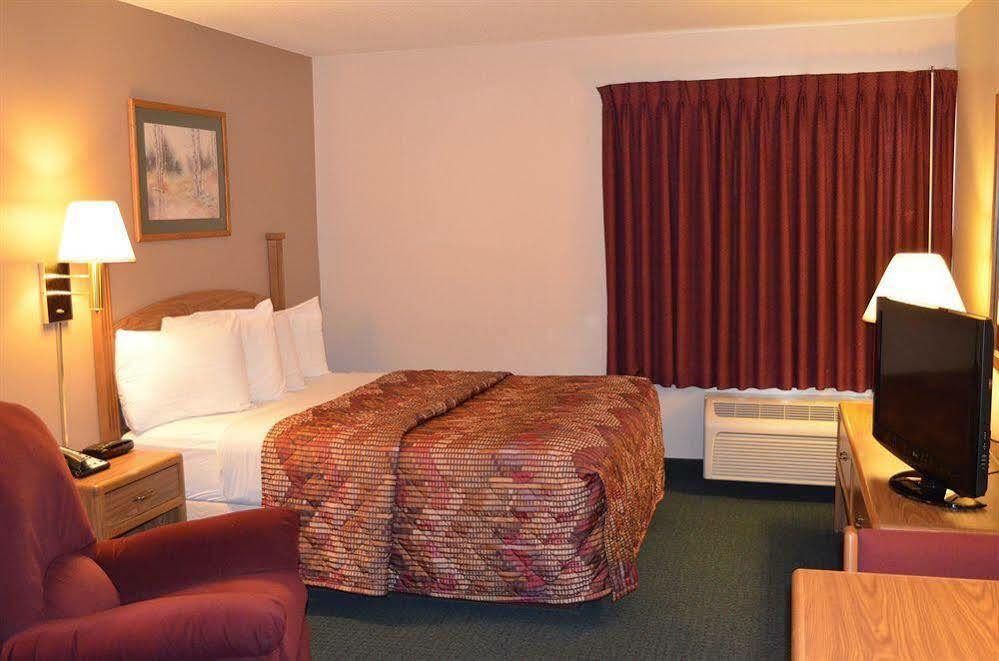 Days Inn & Suites By Wyndham Madison Zewnętrze zdjęcie