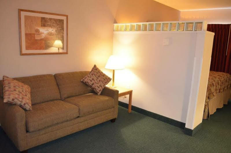 Days Inn & Suites By Wyndham Madison Zewnętrze zdjęcie
