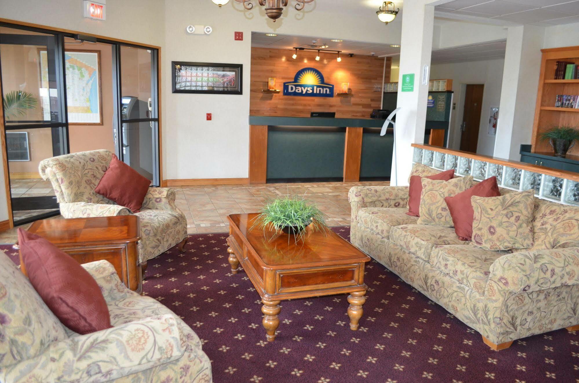 Days Inn & Suites By Wyndham Madison Zewnętrze zdjęcie